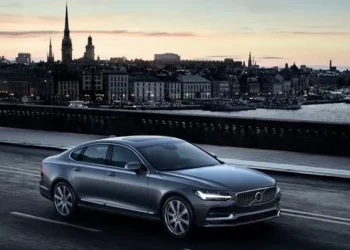 مجوز فعالیت واردکننده خودروهای سواری ولوو