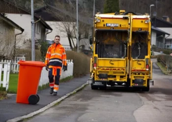 کامیون خودران جمع‌ آوری زباله