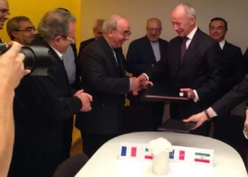 عضو کمیسیون صنایع و معادن مجلس شورای اسلامی بیان داشت که ۷۰ نفر از نمایندگان برای لغو قرارداد با شرکت رنو به هیات رئیسه و وزارت صنعت، معدن و تجارت درخواست داده اند.