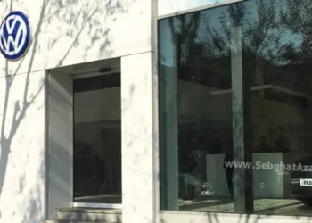 در صورتیکه روزی عملا شاهد حضور&nbsp;فولکس پاسات و تیگوان در بازار ایران باشیم، یکی از برندهای&nbsp;موجود در کشور که&nbsp;اولین شاخ و شانه ها را برای فولکس واگن خواهد کشید،&nbsp;برند نام&nbsp;آشنای فرانسوی رنو است.
