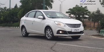 پس از توقف تولید خودروی Jac J5، حالا کرمان موتور به سراغ برادر کوچکتر آن رفته و جک جی 4 را برای عرضه در بازار ایران انتخاب کرده است. JAC J4 یک سدان‌ کامپکت کلاس B با همان پلتفرم جک اس 3 است که قلب تپنده آن نیز با جک جی 5 دنده دستی و جک S3 مشترک است.
