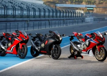 تست سواری موتورسیکلت هوندا CBR1000RR