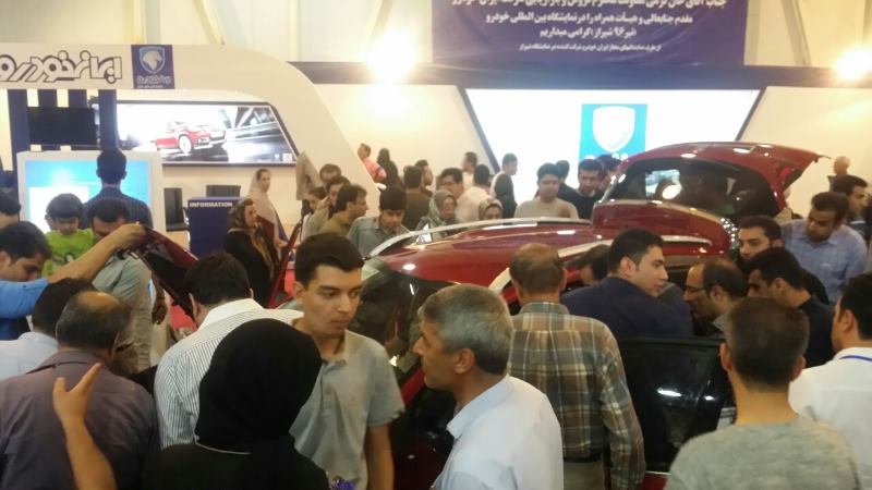 امسال هم به رسم سالهای گذشته تصمیم گرفتیم از نمایشگاه خودروی شیراز دیدن کنیم. نمایشگاهی که امسال به لطف ورود چندین مدل ماشین جدید، از کسل کنندگی سالهای گذشته اش خبری نبود و البته این را نیز مثل همیشه و در یک دور باطل باید به نو