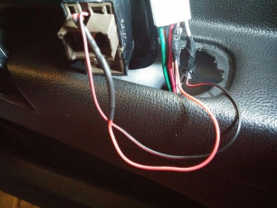همانطور که می دانید در خودروی جک جی 5 بک لایت برای دکمه شیشه بالابرها وجود ندارد. در این کارگاه آموزشی قصد داریم به شما کمک می کنیم تا در صورت تمایل، برای این کلیدها بک لایت تعبیه کنید.