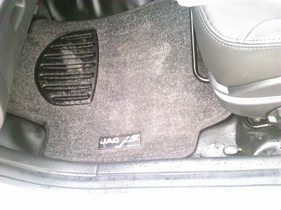 در آموزش پیش رو به صورت مرحله ای روش نصب کردن کفپوش کردن کف خودروی J5 Jac  به صورت کامل همراه با تصاویر خدمت شما ارایه می گردد.