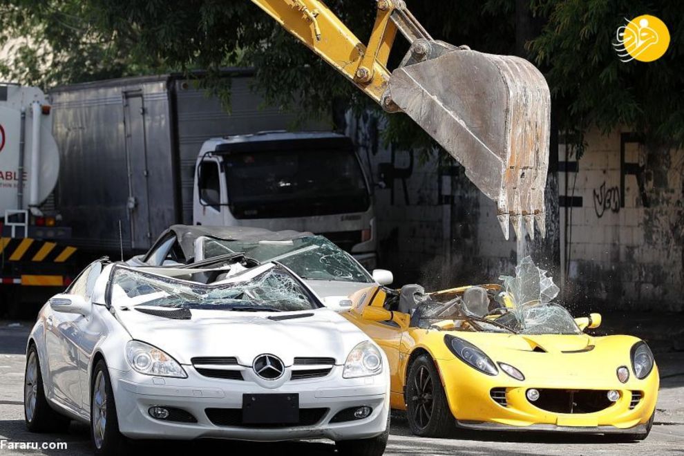 عملیات نابودسازی خودرو‌های لوکس در فیلیپین که به صورت قاچاق وارد این کشور شده به وسیله بولدوزر صورت گرفت.