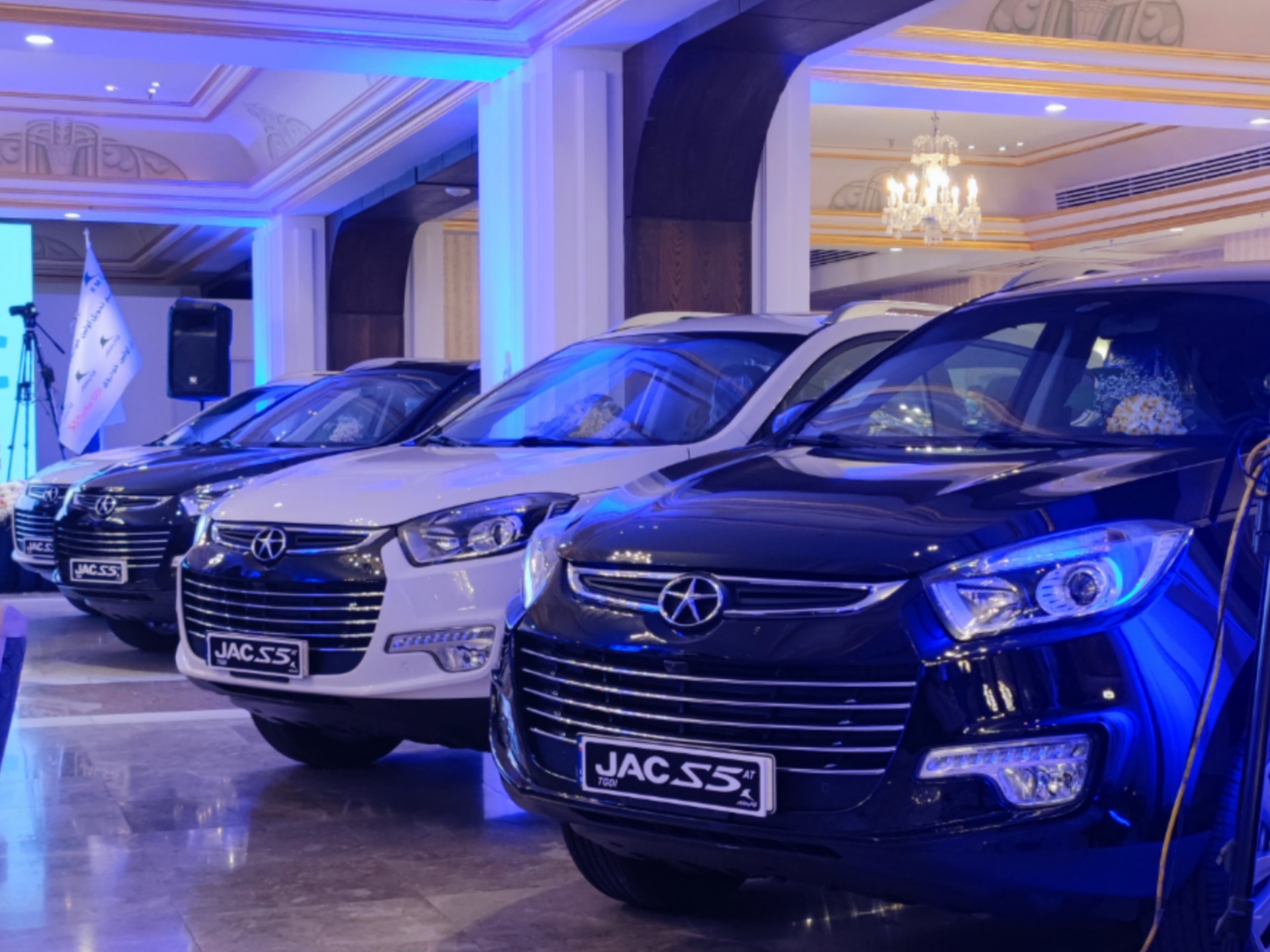 مراسم تحویل اولین خودروهای جک S5 TGDI کرمان موتور در هتل اسپیناس پالاس برگزار شد.