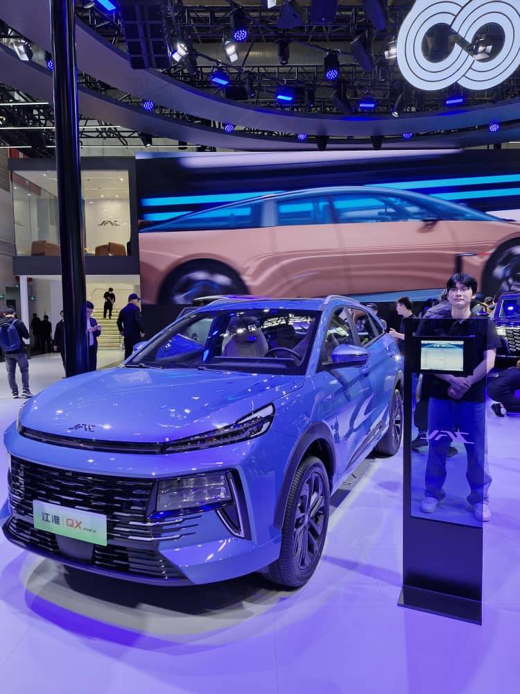 اتو اکسپو چین در چند سال اخیر به یکی از بزرگ ترین و مهم ترین رویدادهای خودرویی جهان تبدیل شده و شرکت جی ای سی (JAC) نیز با توجه به اهمیت این اتو شو، سبد کاملی از محصولات خود را در نمایشگاه حاضر کرد.
