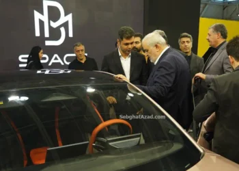بازدید وزیر صمت از خودروهای وارداتی برقی و تجاری گروه بهمن