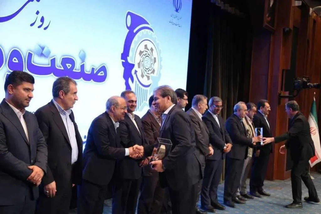 سروش موتور مبنا برنده تندیس زرین روز ملی صنعت و معدن 1404