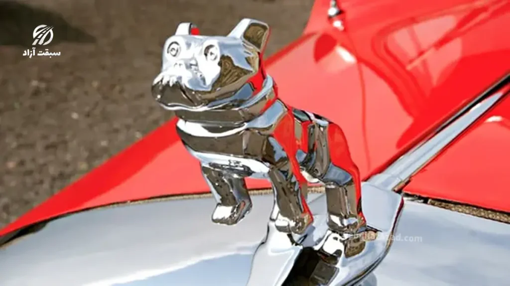 مجسمه روی کاپوت ماک