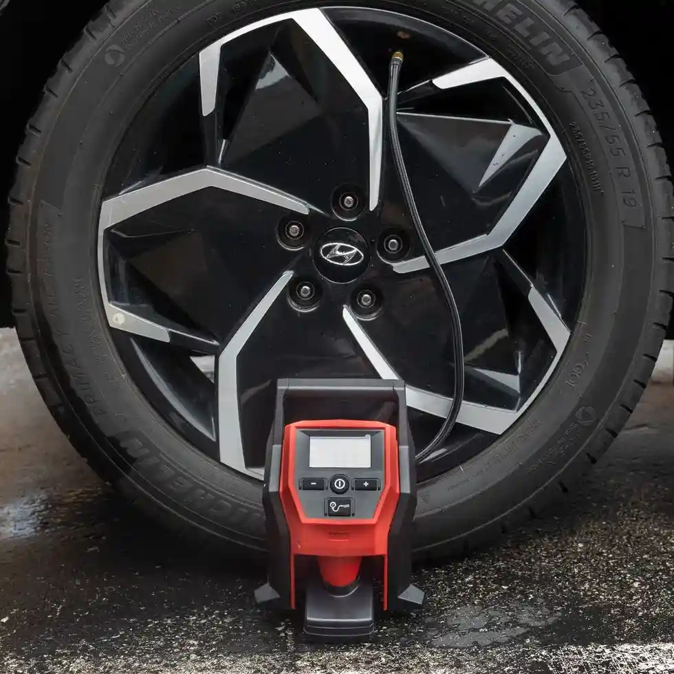 مدل قابل توجه: Milwaukee M12 Compact