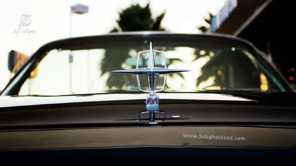 مجسمه روی کاپوت لینکلن