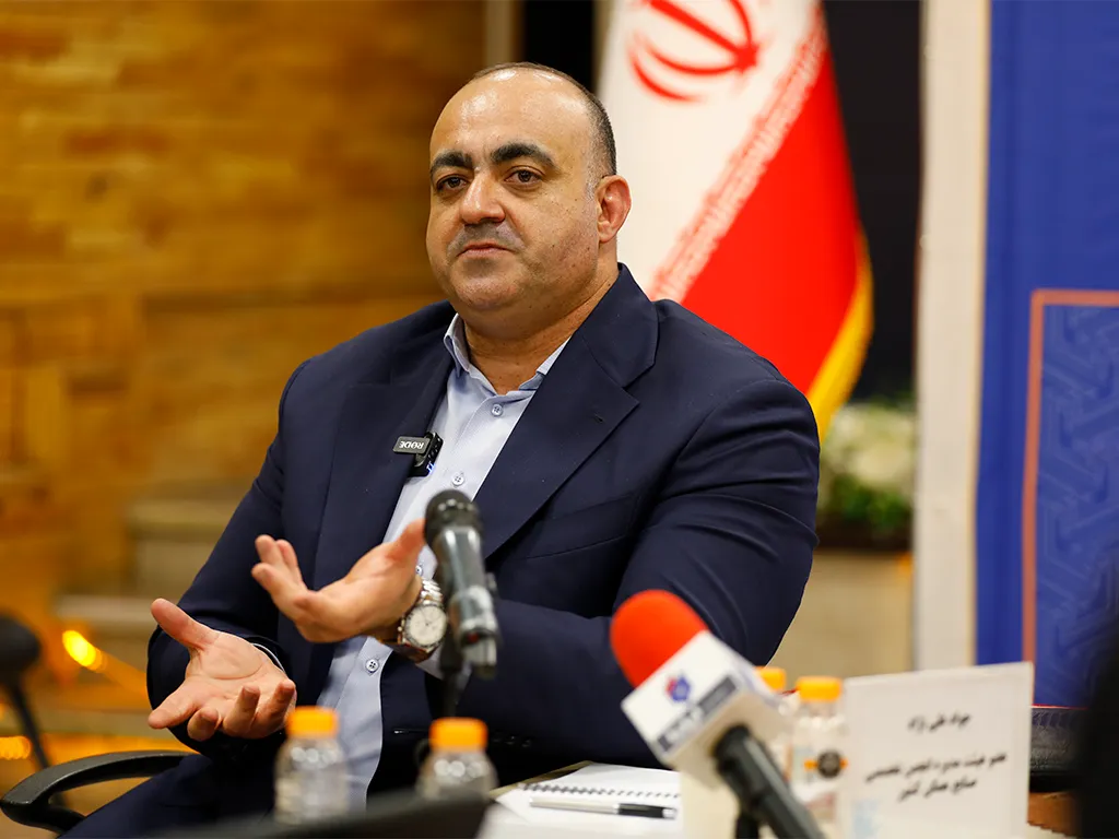 چگونه در دهه ۱۳۸۰، خودروسازی ایران به وابستگی رسید؟/ صنعت خودروسازی یکی از اهداف اصلی تحریمها بوده است/ برای صنعت خودرو نقشه توسعه پایدار تدوین نشده است/ صنعت خودرو نسبت به بسیاری از صنایع وضعیت بهتری دارد/ تعطیل کردن صنعت خودرو منطقی و امکان پذیر نیست 8 آقای نژاد