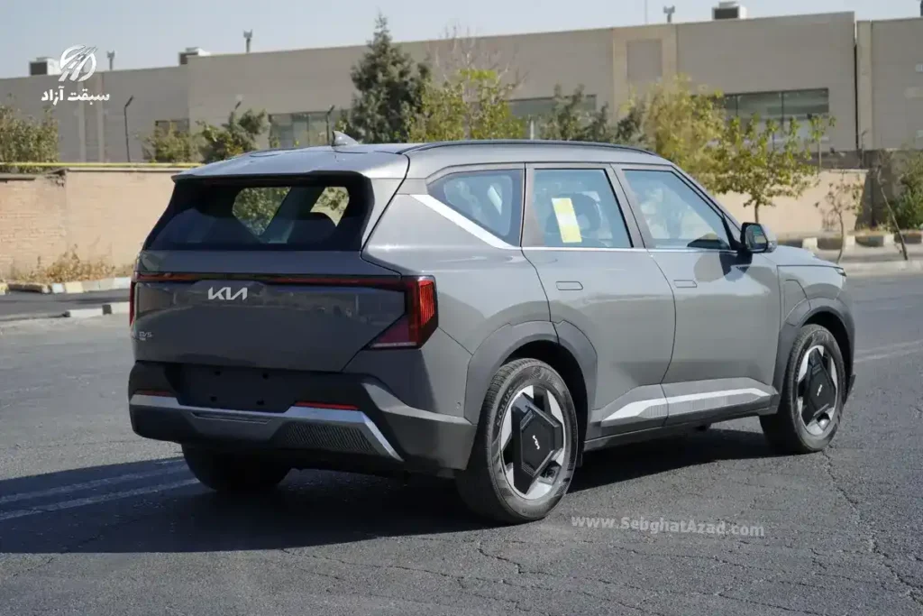 بررسی نسخه وارداتی کیا EV5 هرمس خودرو با برد 720 کیلومتری 5 پشت کیا EV5 هرمس خودرو
