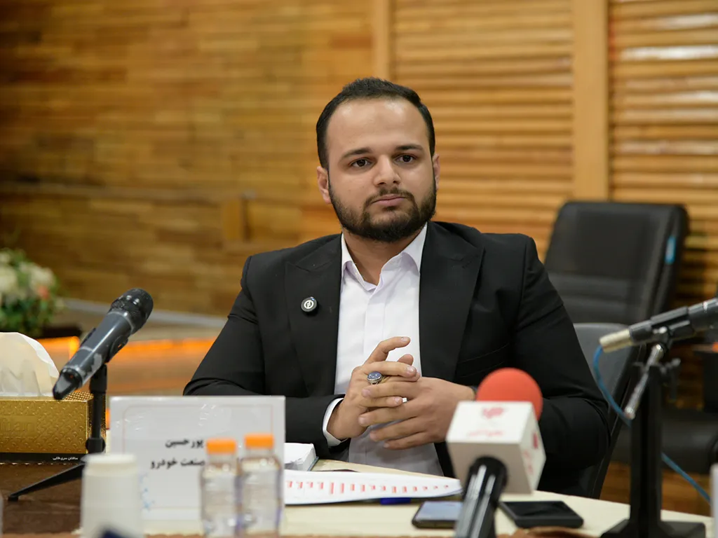 چگونه در دهه ۱۳۸۰، خودروسازی ایران به وابستگی رسید؟/ صنعت خودروسازی یکی از اهداف اصلی تحریمها بوده است/ برای صنعت خودرو نقشه توسعه پایدار تدوین نشده است/ صنعت خودرو نسبت به بسیاری از صنایع وضعیت بهتری دارد/ تعطیل کردن صنعت خودرو منطقی و امکان پذیر نیست 3 آقای پورحسین