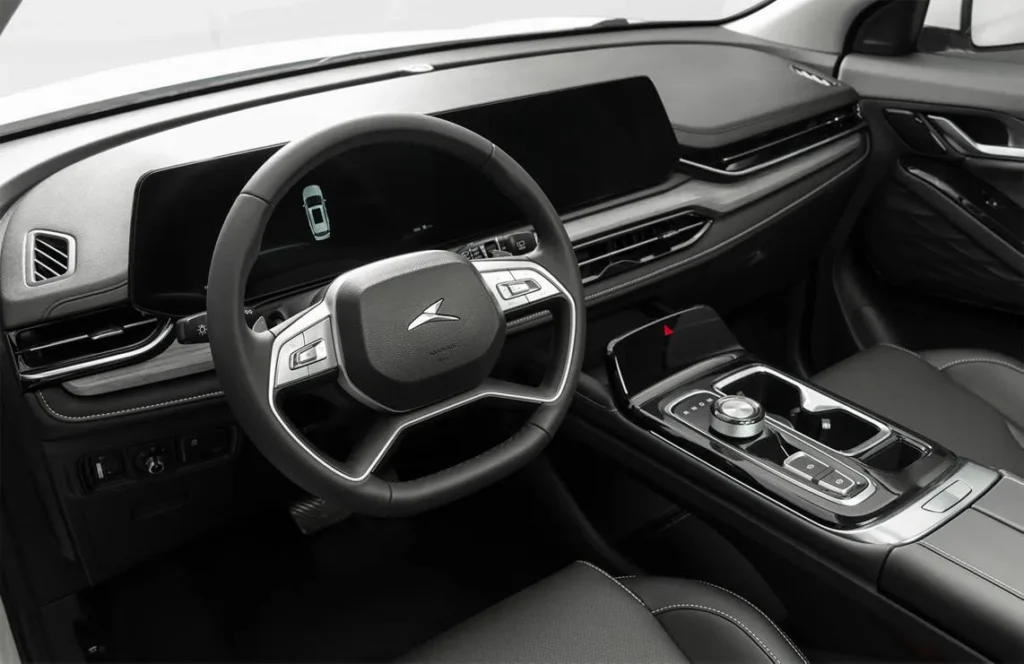 جلو داشبورد کی ام سی SR6