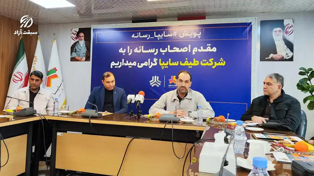 مهندس شریفی مدیرعامل و دکتر حسینی و آقای لطفی نیا از صنایع رنگ و رزین طیف سایپا