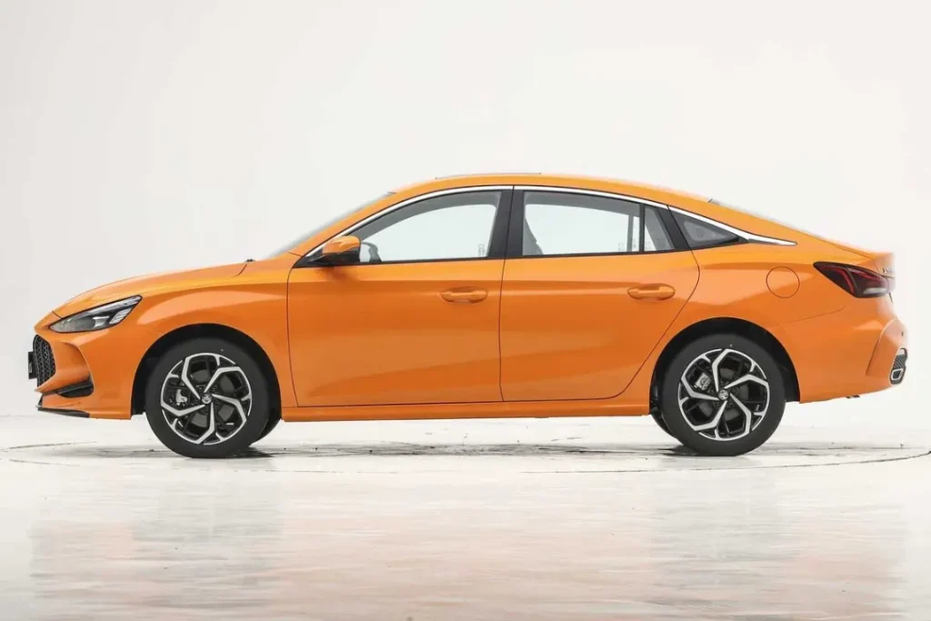 عرضه فیس لیفت ام جی 5 در بازار چین؛ آیا این فیس لیفت شانس حضور در ایران را دارد؟ 4 فیس لیفت ام جی 5 از بغل