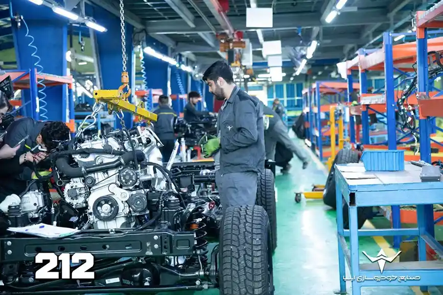 خودروی 212 خودروسازی ایلیا روی خط تولید 7 خودروی 212 خودروسازی ایلیا روی خط تولید