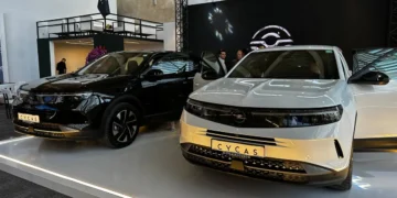 سیکاس خودرو با اوپل موکا در دو نسخه بنزینی و برقی به نمایشگاه آمد
