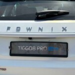 تیگو 8 پرو e پلاس پلاگین هیبرید در حقیقت نسخه هیبریدی خودروی تیگو 8 پرو است که دارای قوای محركه هیبریدی است و هم به صورت هیبریدی و هم به صورت الکتریکی كار می كند و قابلیت شارژ باتری از طریق اتصال به برق شهری دارد.