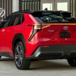 طراحی ظاهری بدنه تویوتا bZ4X مدل 2023 ترکیبی از توانایی‌های یک خودروی شاسی بلند (SUV) همراه با کیفیت پیشرفته یک خودروی الکتریکی مجهز به باتری (BEV) است.