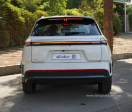 نمای عقب ام وی ام X77